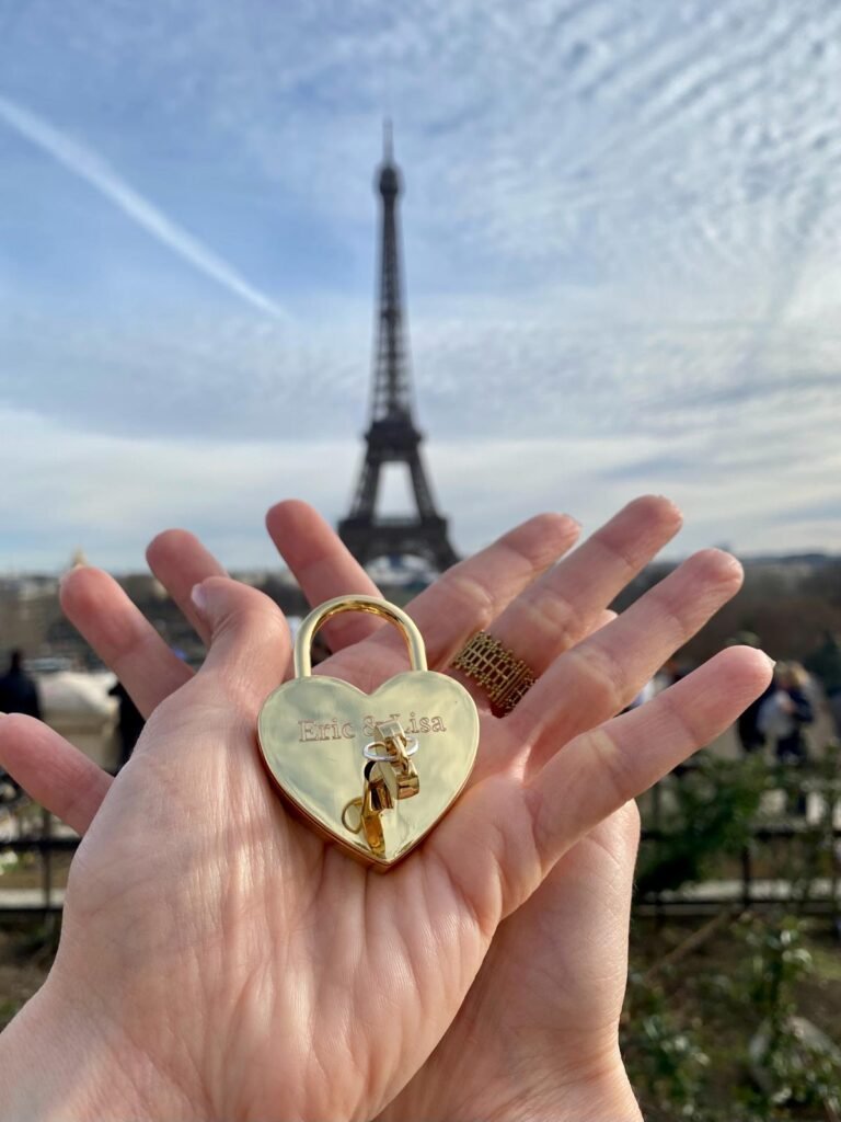 paris lovelocks are the best gift for lovers